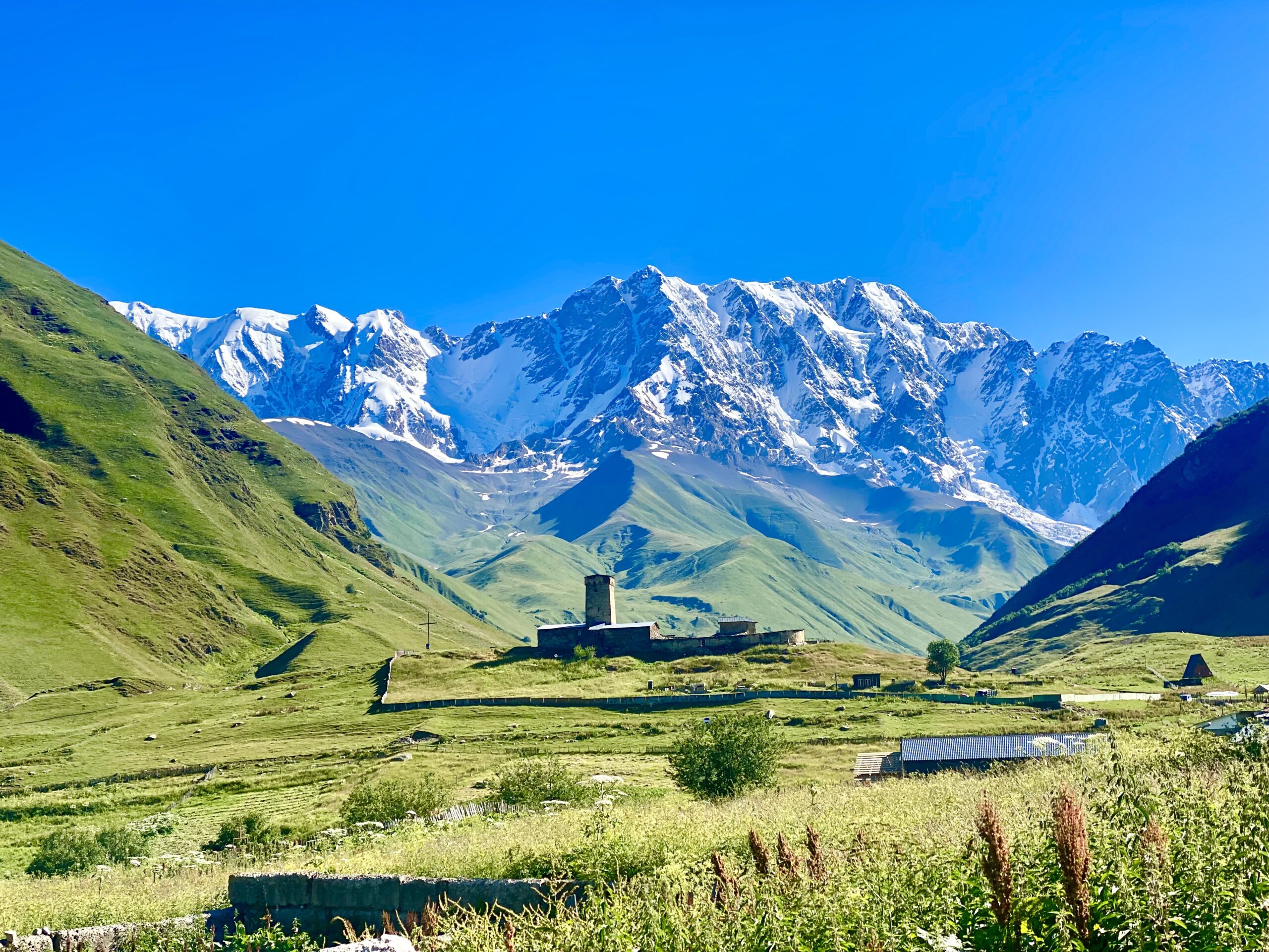 Kelionė į Svanetijos aukštikalnes su Guest In Georgia – kalnai, UNESCO kaimai, nuotykiai, kultūra. Kaina nuo 950 Eur. Pažink Sakartvelą!